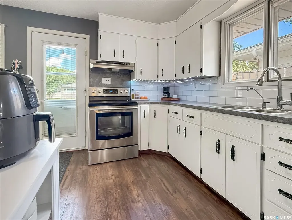 890 10th Avenue NE Swift Current SK S9H 2T7