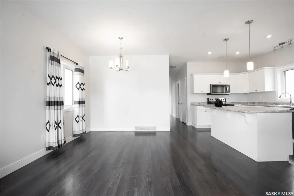 646 Kolynchuk Court Saskatoon SK S7T 0W2