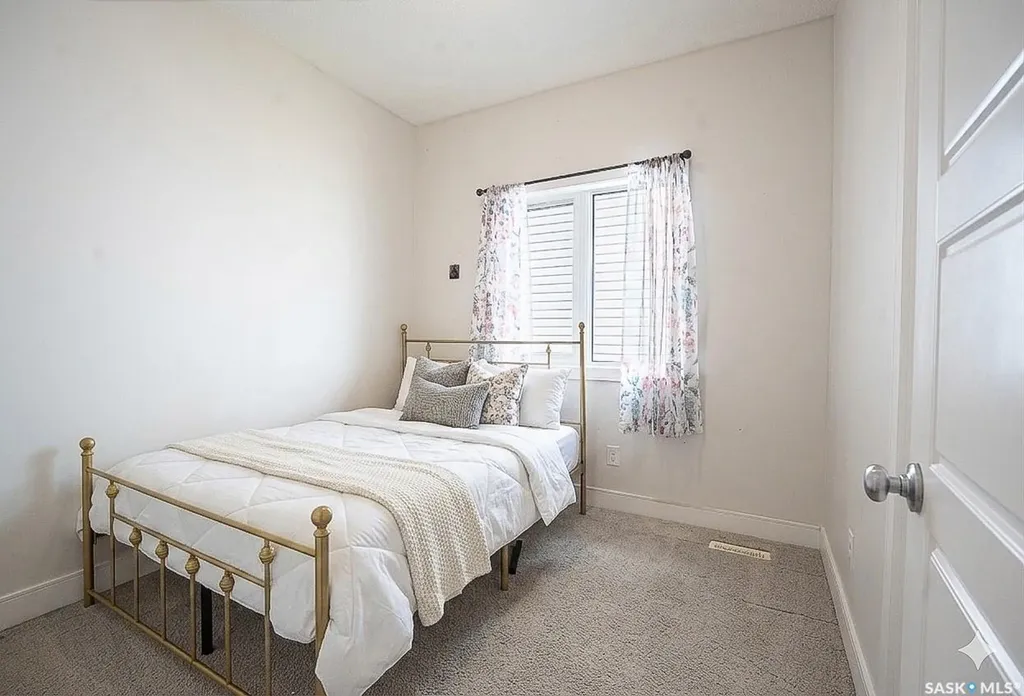 646 Kolynchuk Court Saskatoon SK S7T 0W2