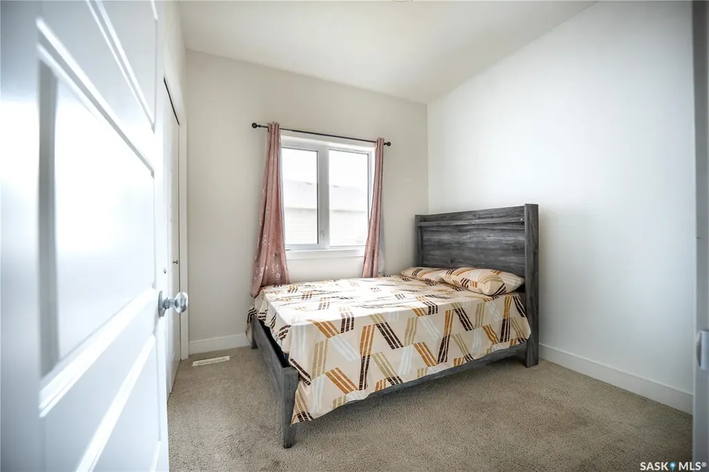 646 Kolynchuk Court Saskatoon SK S7T 0W2