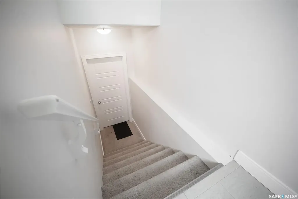 646 Kolynchuk Court Saskatoon SK S7T 0W2