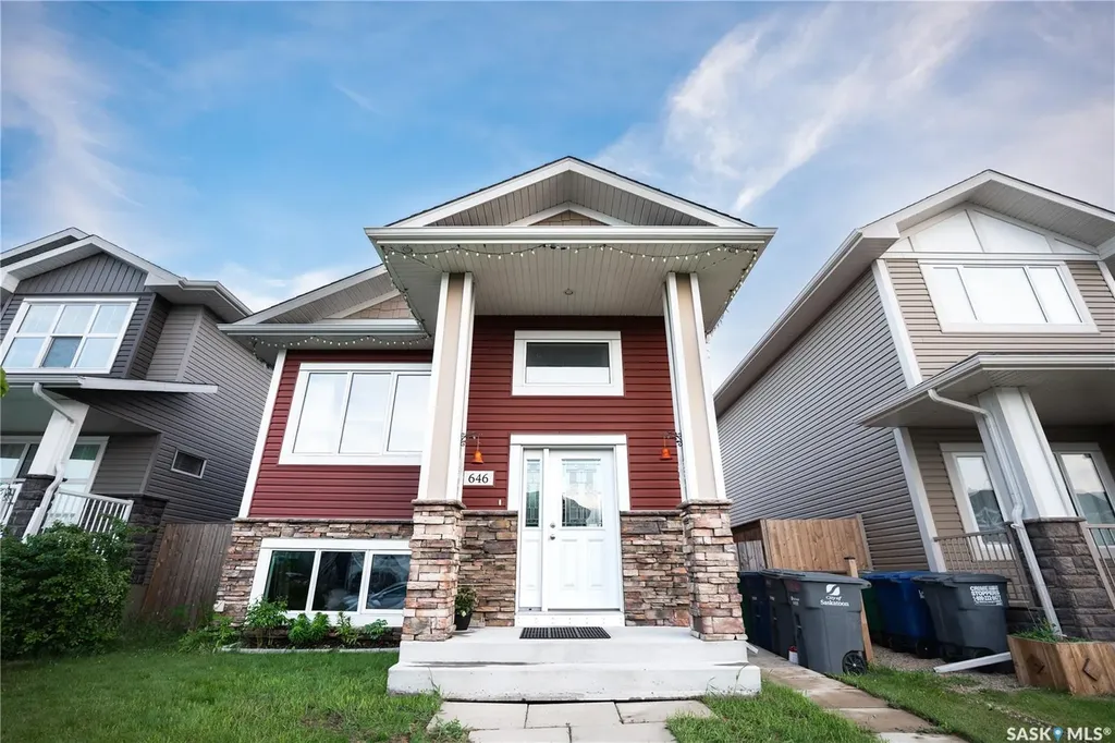 646 Kolynchuk Court Saskatoon SK S7T 0W2