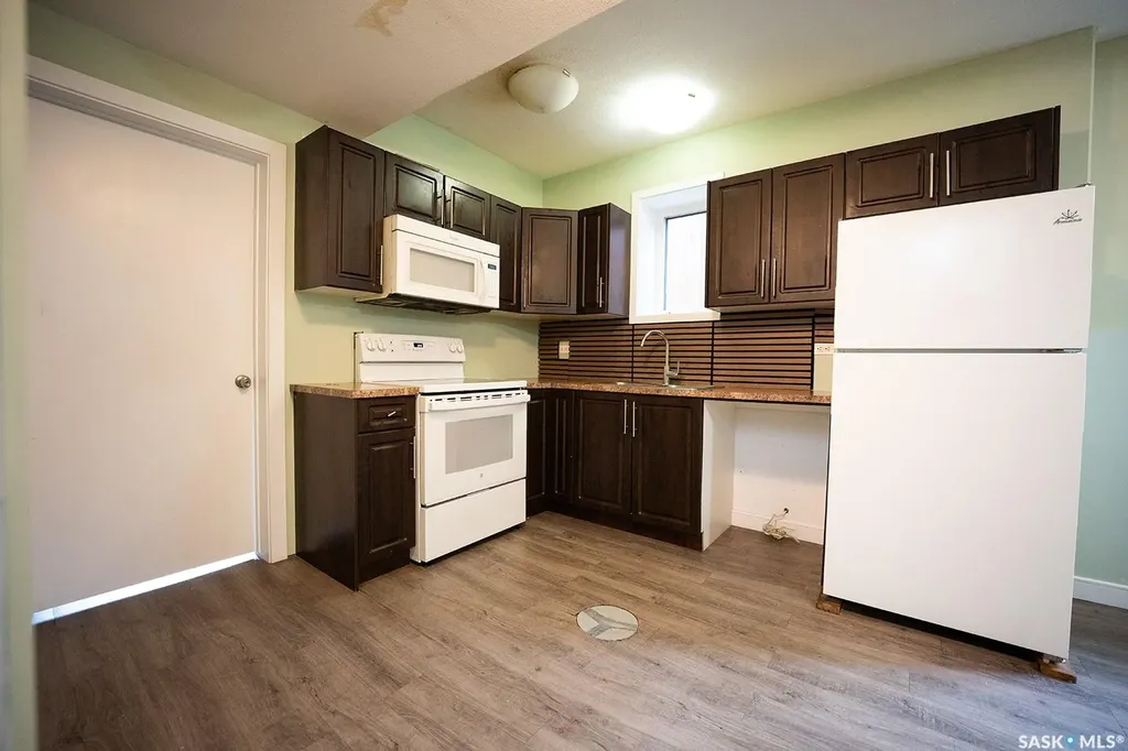 646 Kolynchuk Court Saskatoon SK S7T 0W2