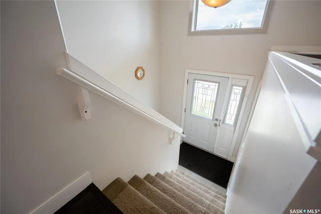 646 Kolynchuk Court Saskatoon SK S7T 0W2