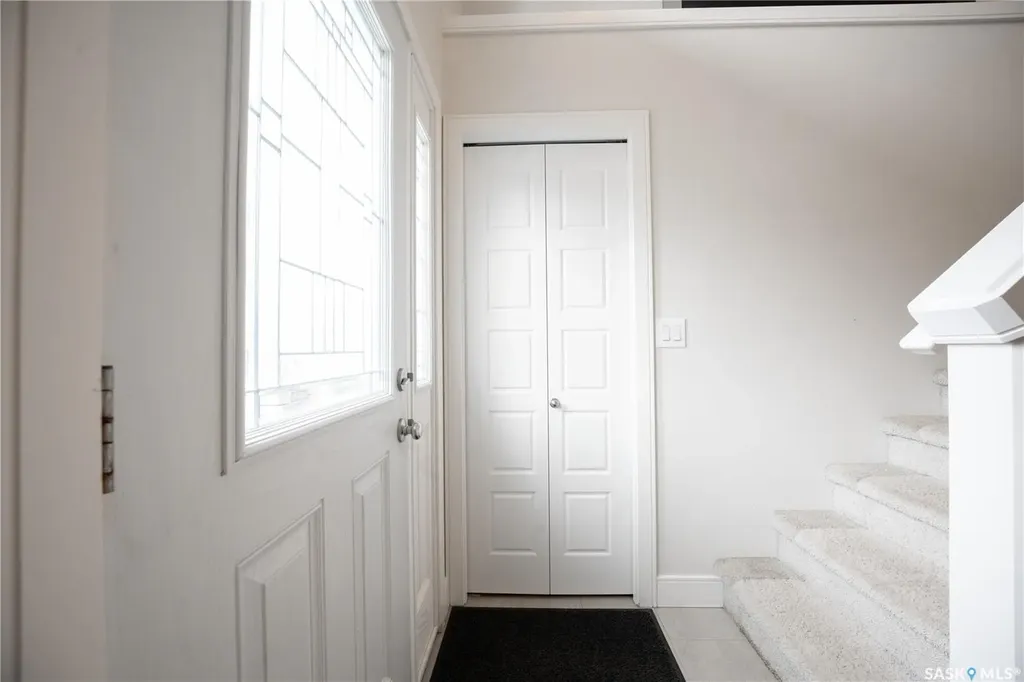 646 Kolynchuk Court Saskatoon SK S7T 0W2
