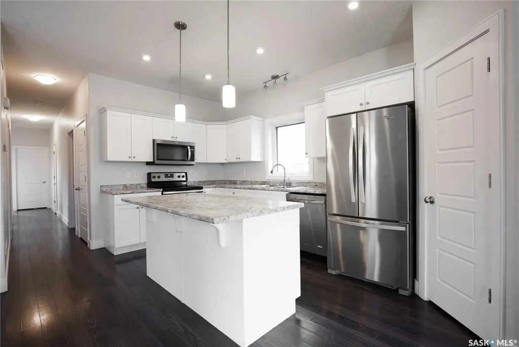 646 Kolynchuk Court Saskatoon SK S7T 0W2