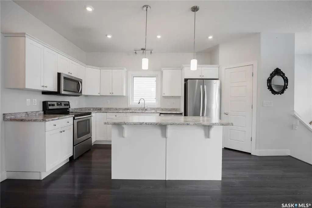 646 Kolynchuk Court Saskatoon SK S7T 0W2