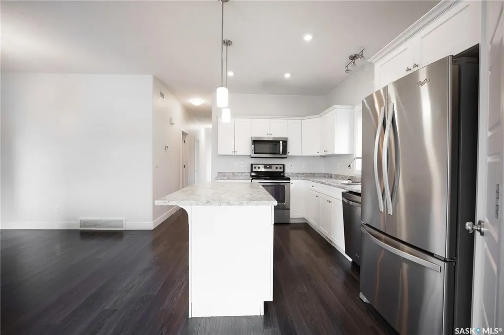 646 Kolynchuk Court Saskatoon SK S7T 0W2