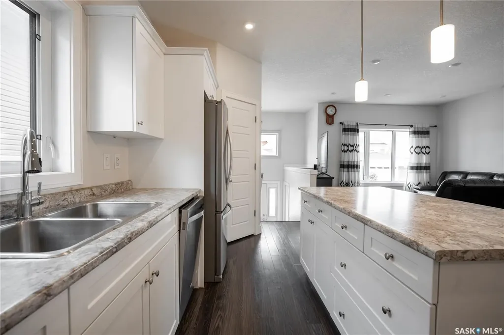 646 Kolynchuk Court Saskatoon SK S7T 0W2