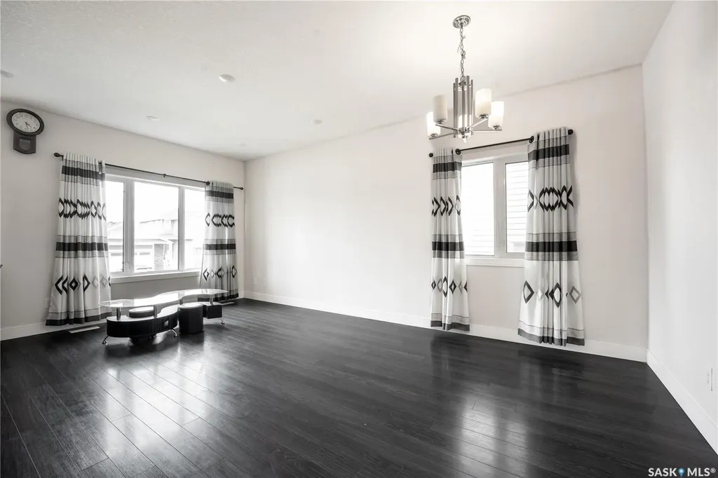 646 Kolynchuk Court Saskatoon SK S7T 0W2