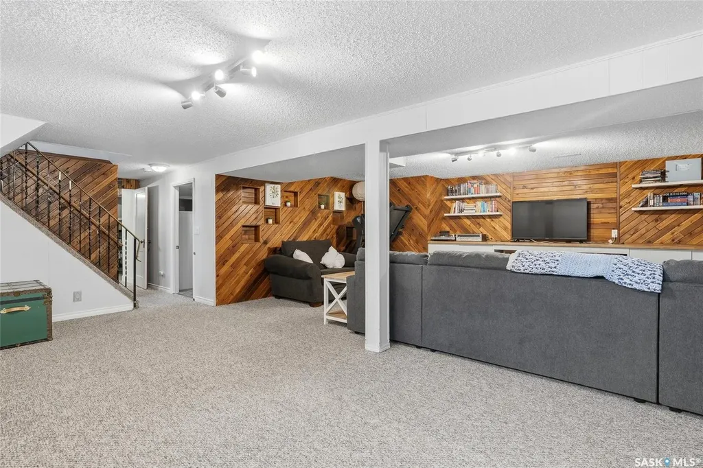 1317 East Centre Saskatoon SK S7J 3A8