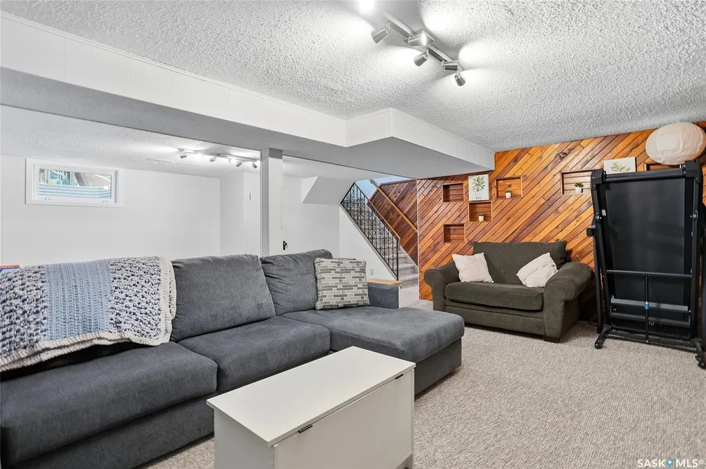 1317 East Centre Saskatoon SK S7J 3A8