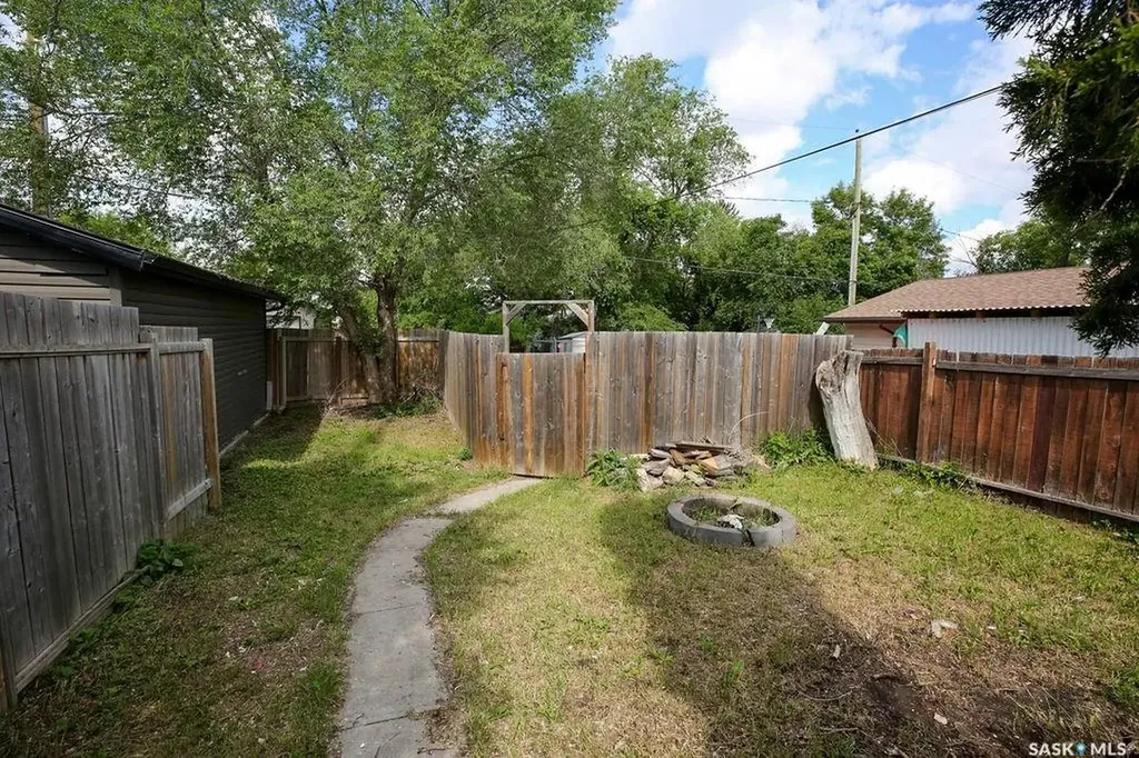 424 Arthur Street Regina SK S4R 4X4