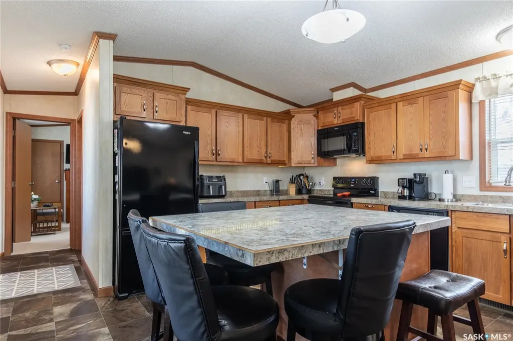 1455 9th Avenue NE Moose Jaw SK S6J 1C6