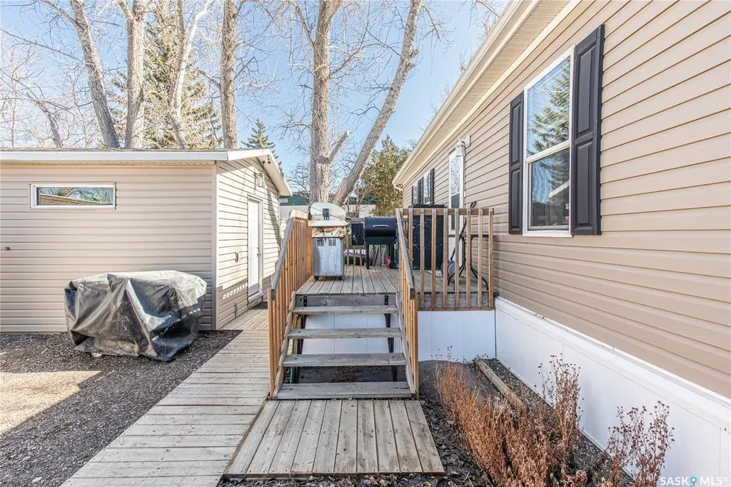1455 9th Avenue NE Moose Jaw SK S6J 1C6