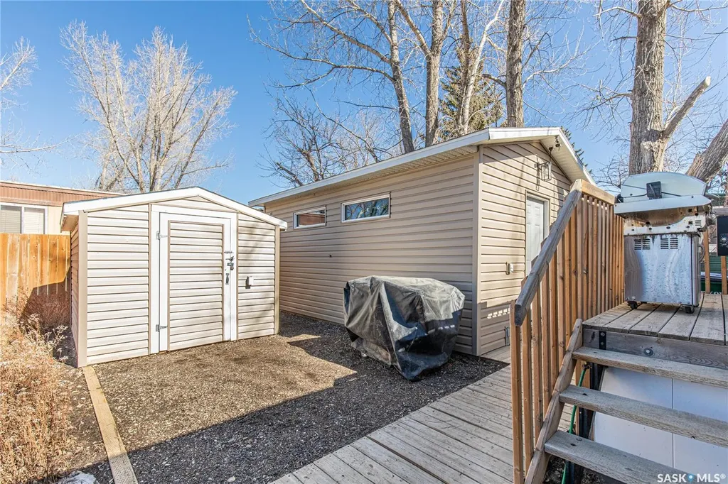 1455 9th Avenue NE Moose Jaw SK S6J 1C6