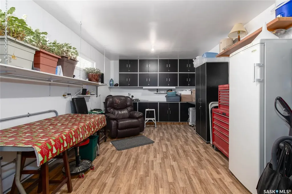 1455 9th Avenue NE Moose Jaw SK S6J 1C6