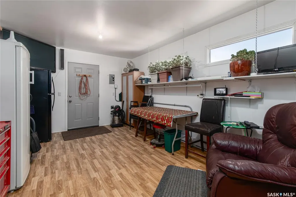 1455 9th Avenue NE Moose Jaw SK S6J 1C6