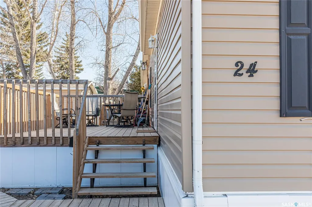 1455 9th Avenue NE Moose Jaw SK S6J 1C6