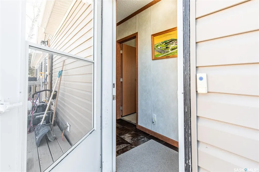 1455 9th Avenue NE Moose Jaw SK S6J 1C6