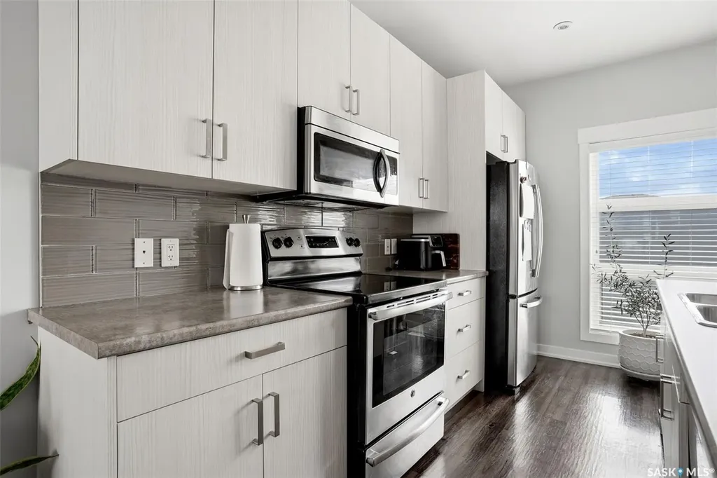 5736 Glide Crescent Regina SK S4W 0P1