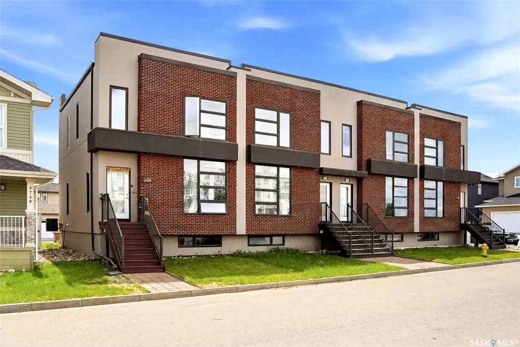 5736 Glide Crescent Regina SK S4W 0P1