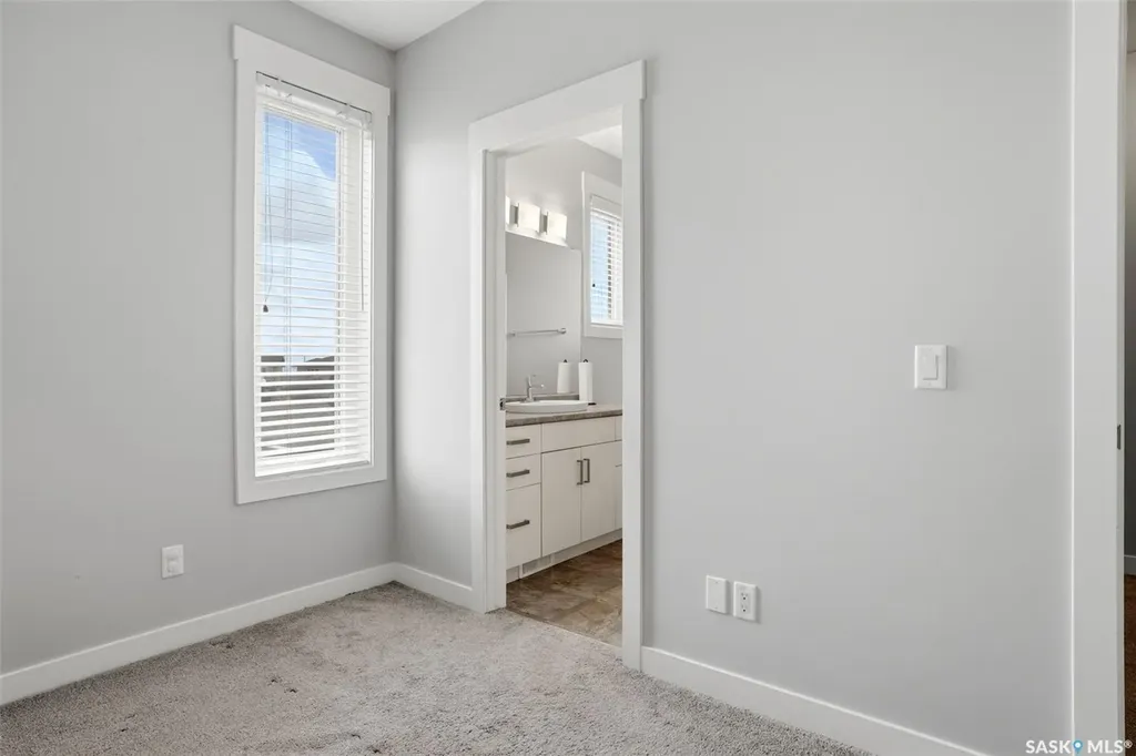 5736 Glide Crescent Regina SK S4W 0P1