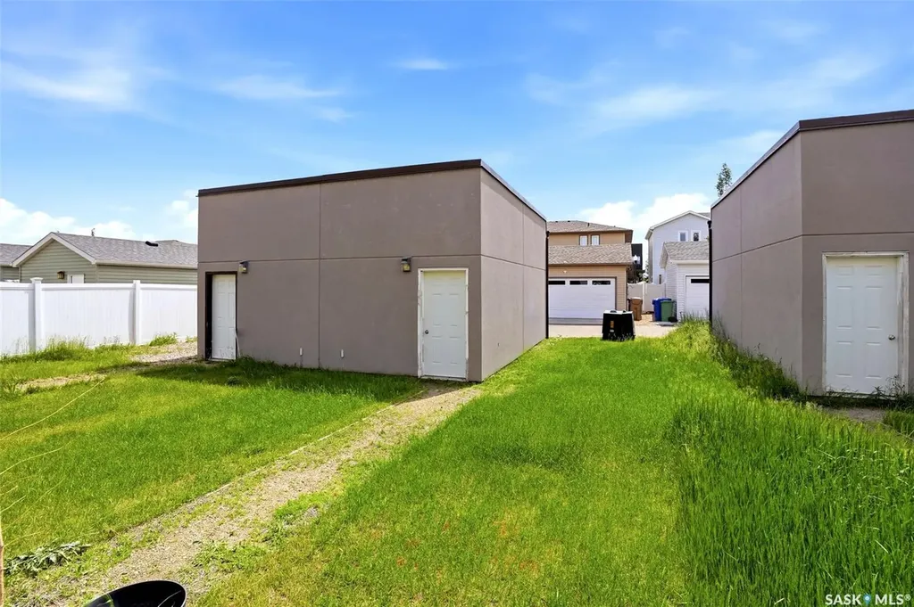 5736 Glide Crescent Regina SK S4W 0P1