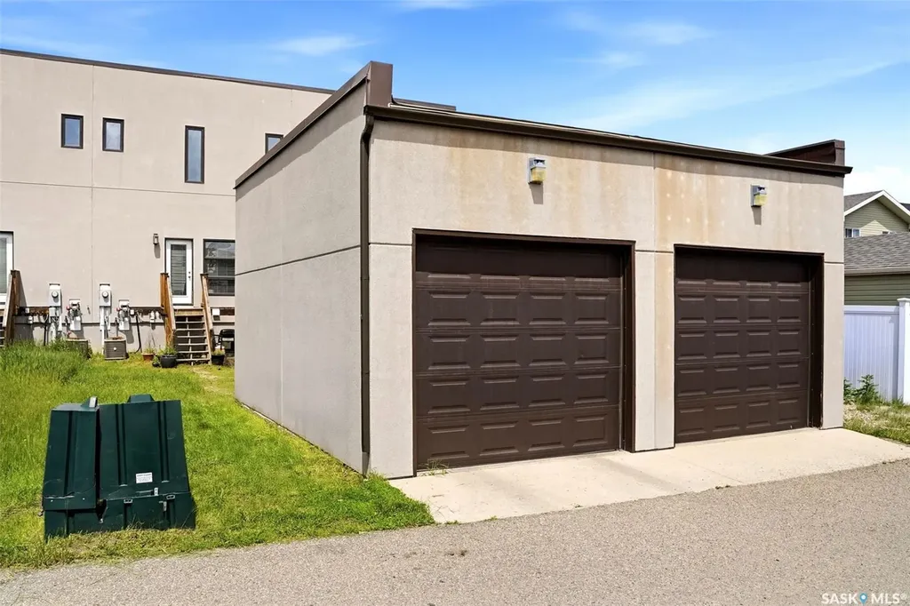 5736 Glide Crescent Regina SK S4W 0P1