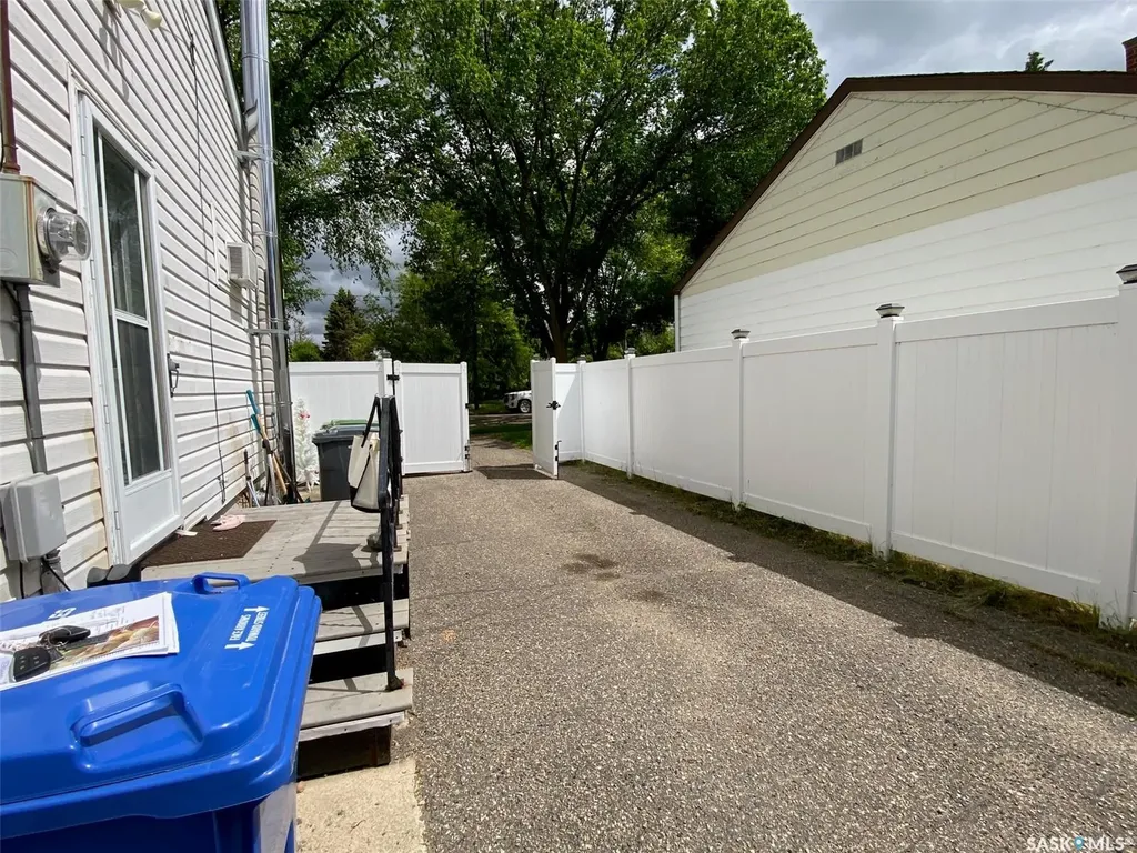 216 Maple Avenue Yorkton SK S3N 2W1