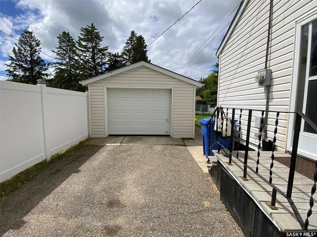 216 Maple Avenue Yorkton SK S3N 2W1