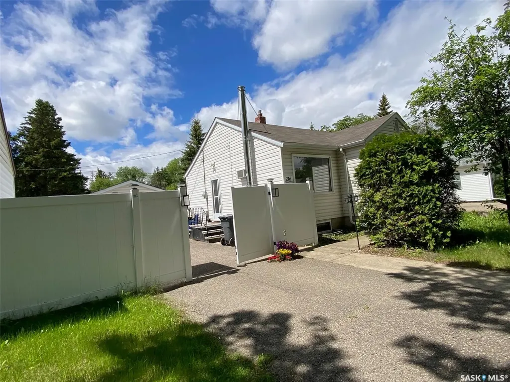 216 Maple Avenue Yorkton SK S3N 2W1