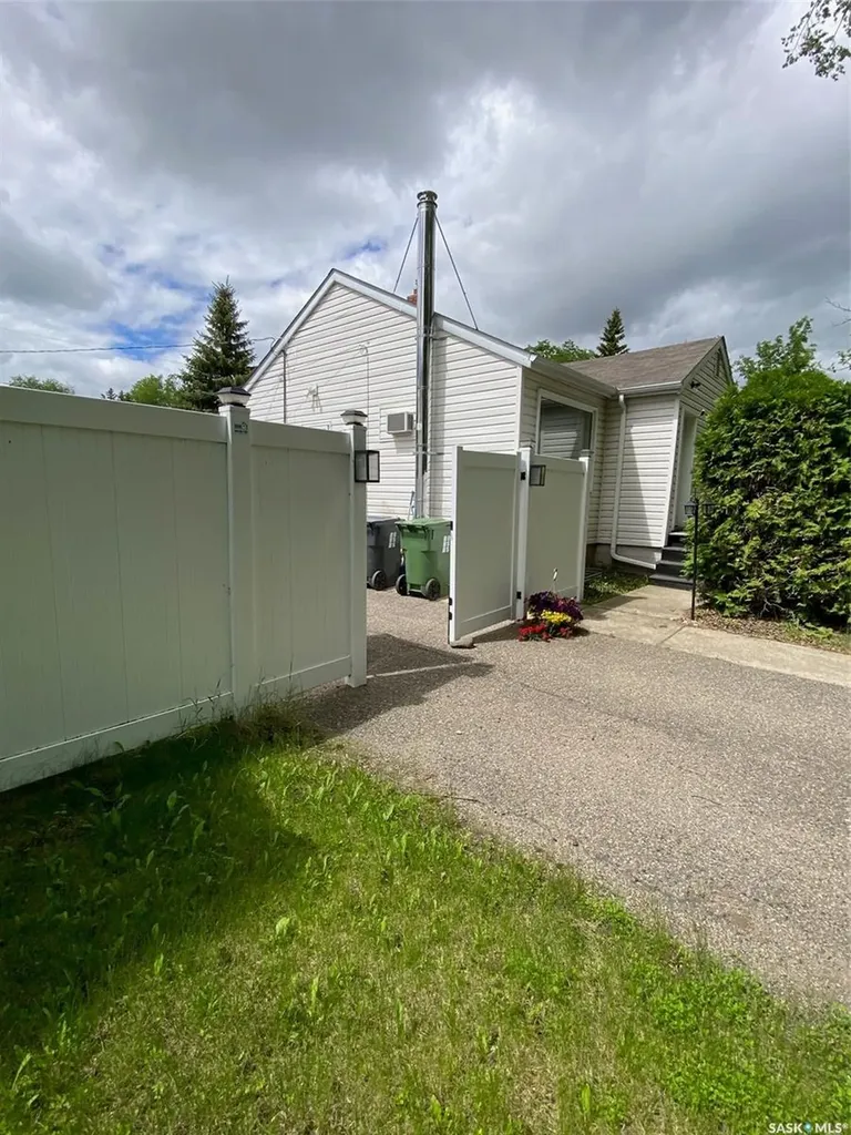 216 Maple Avenue Yorkton SK S3N 2W1