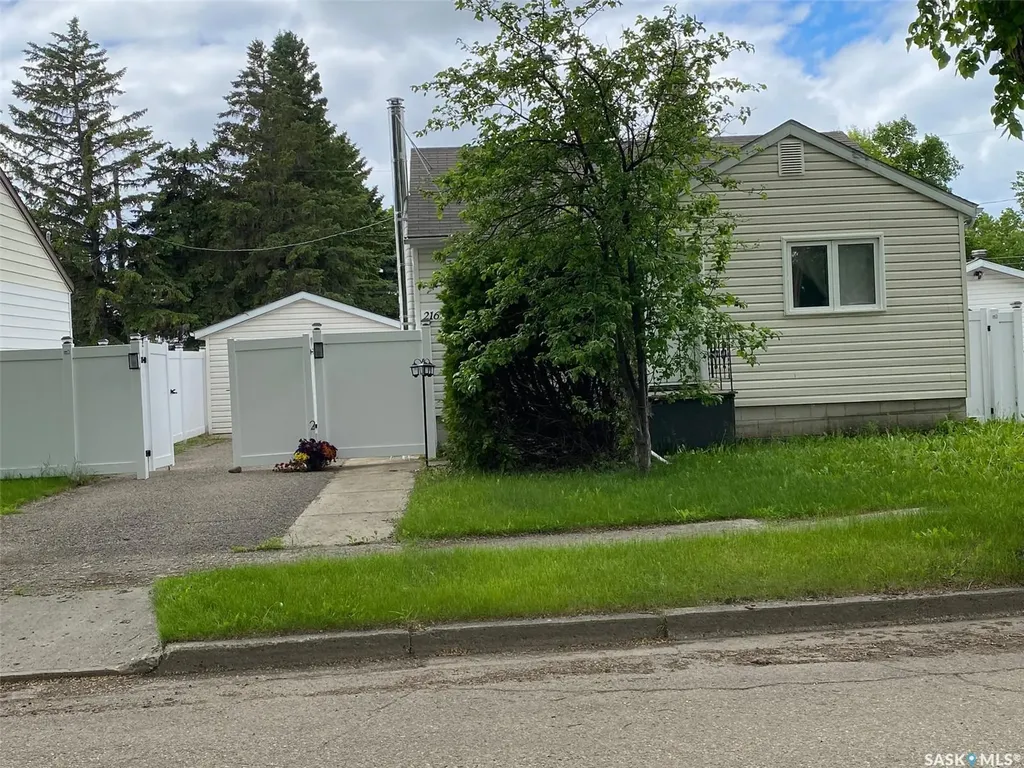 216 Maple Avenue Yorkton SK S3N 2W1