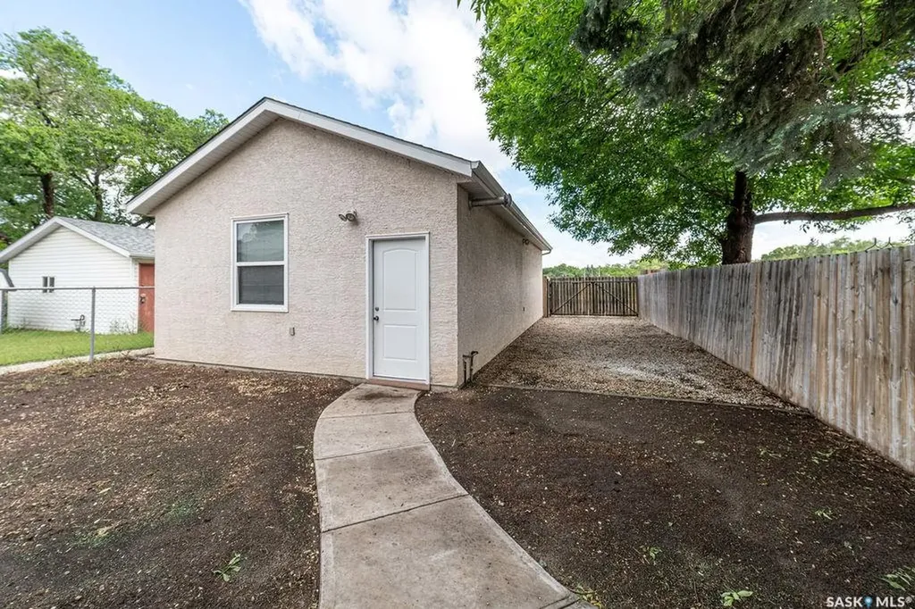 5948 Mckinley Avenue Regina SK S4T 6P3