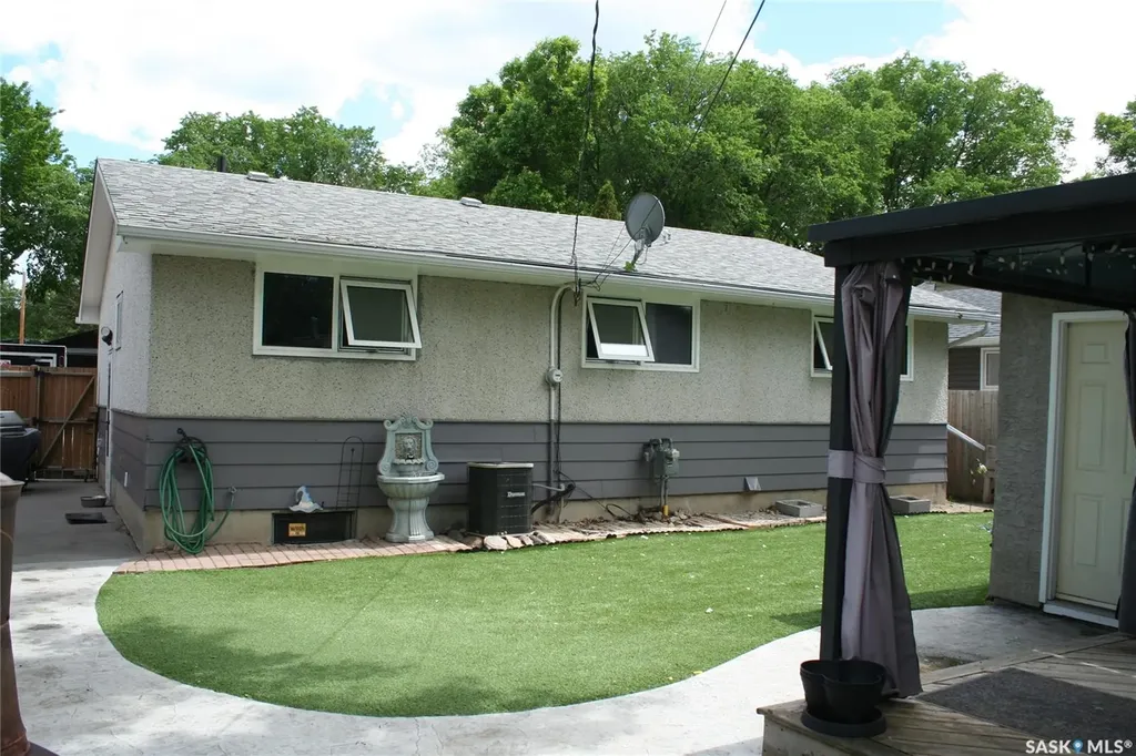 128 Riddell Crescent Regina SK S4S 5L3