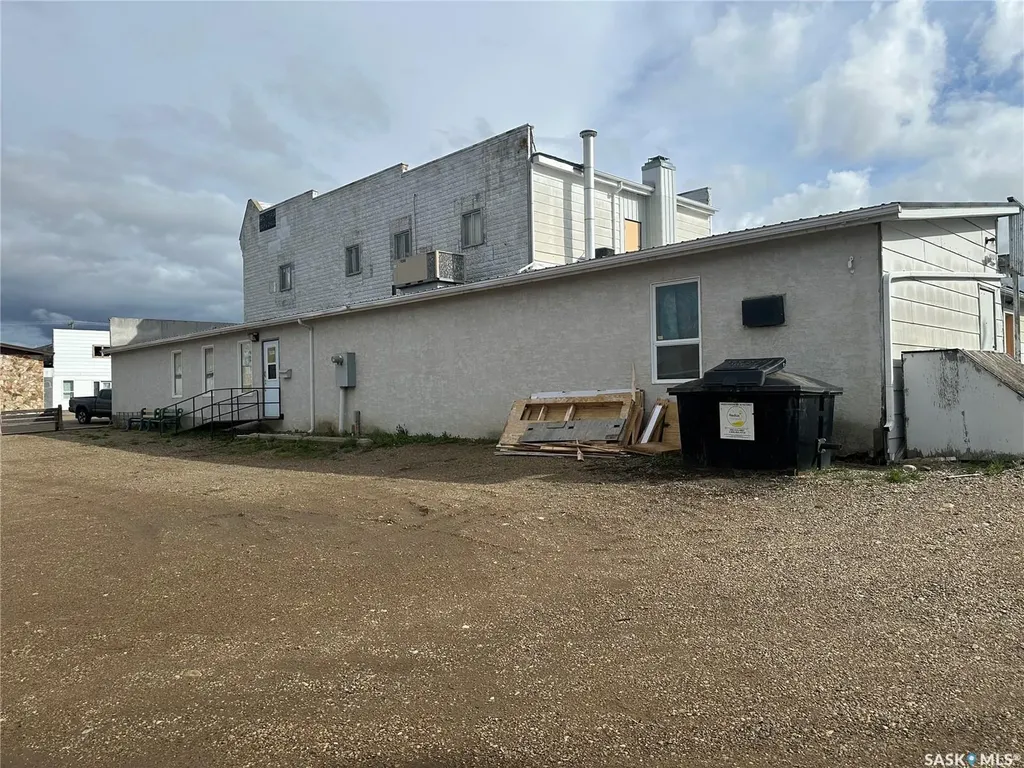 116 Center Street Ponteix SK S4N 0E1