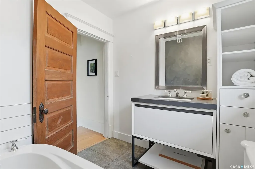 702 Queen Street Saskatoon SK S7K 0M9