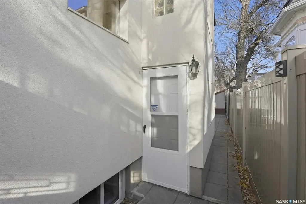 702 Queen Street Saskatoon SK S7K 0M9