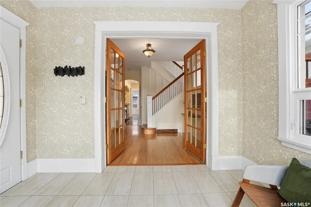 702 Queen Street Saskatoon SK S7K 0M9