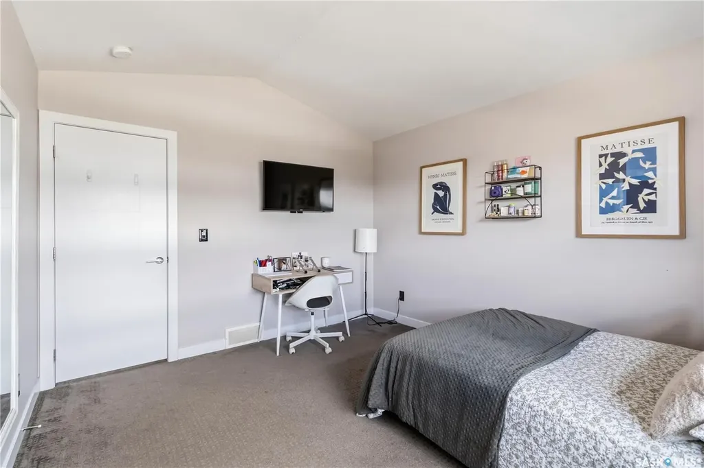 527 Kloppenburg Crescent Saskatoon SK S7W 0P1