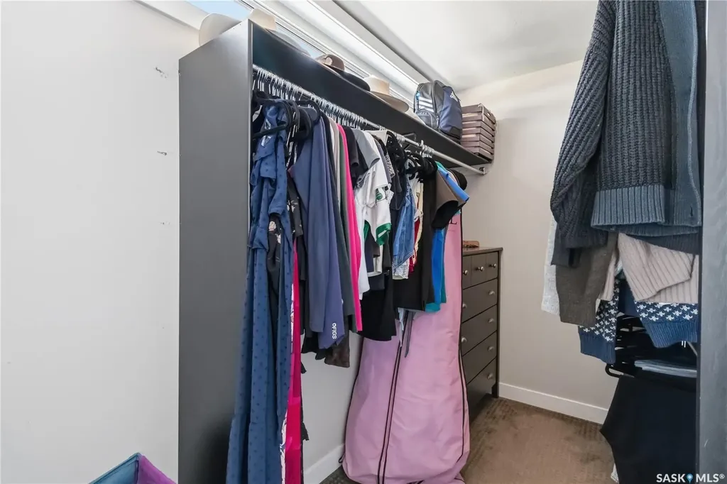 527 Kloppenburg Crescent Saskatoon SK S7W 0P1