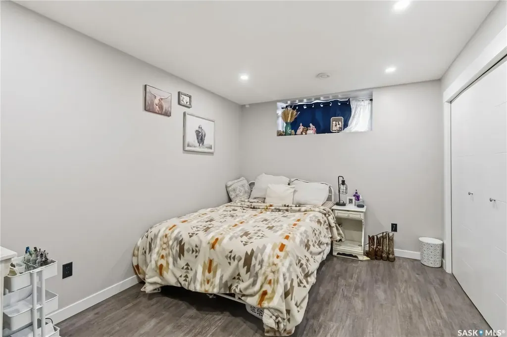 527 Kloppenburg Crescent Saskatoon SK S7W 0P1