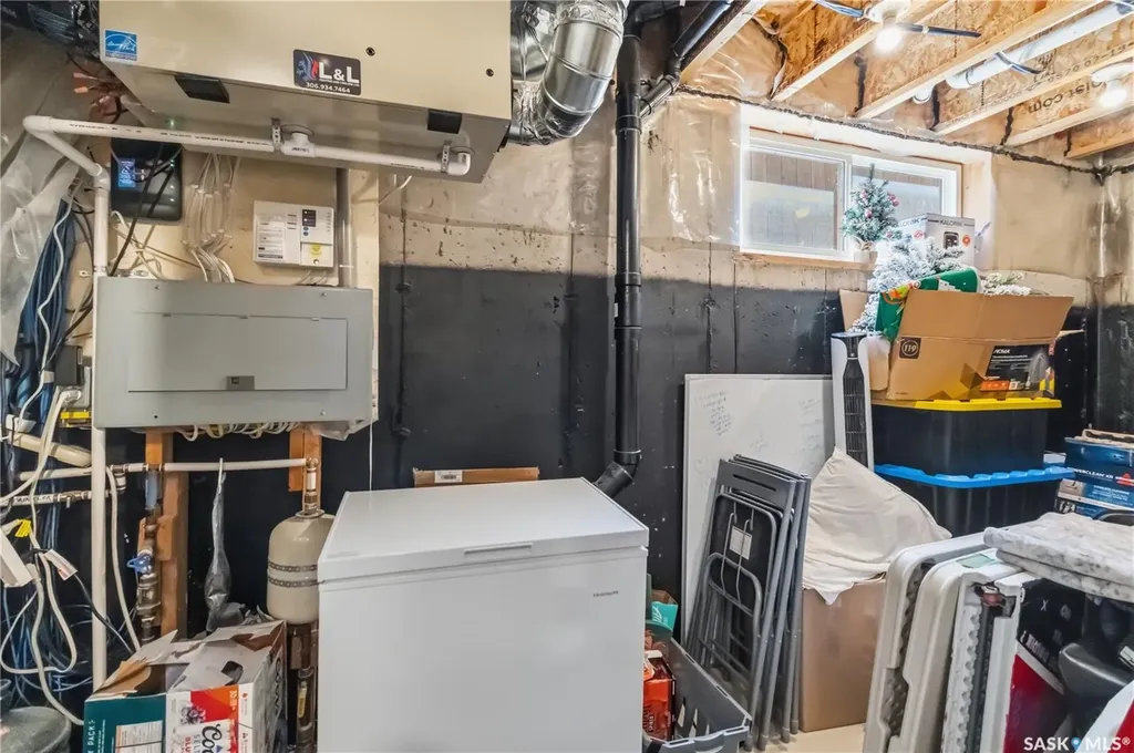 527 Kloppenburg Crescent Saskatoon SK S7W 0P1