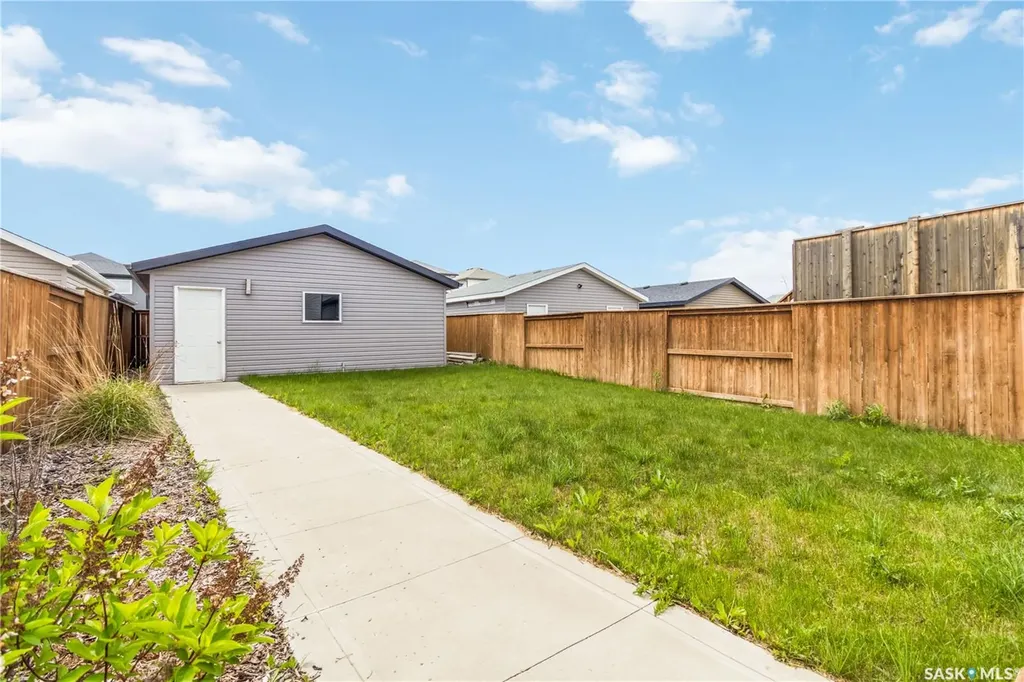 527 Kloppenburg Crescent Saskatoon SK S7W 0P1