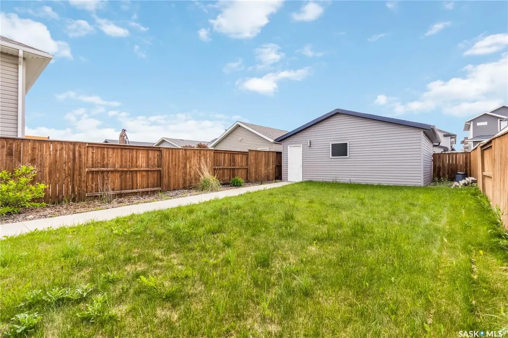 527 Kloppenburg Crescent Saskatoon SK S7W 0P1