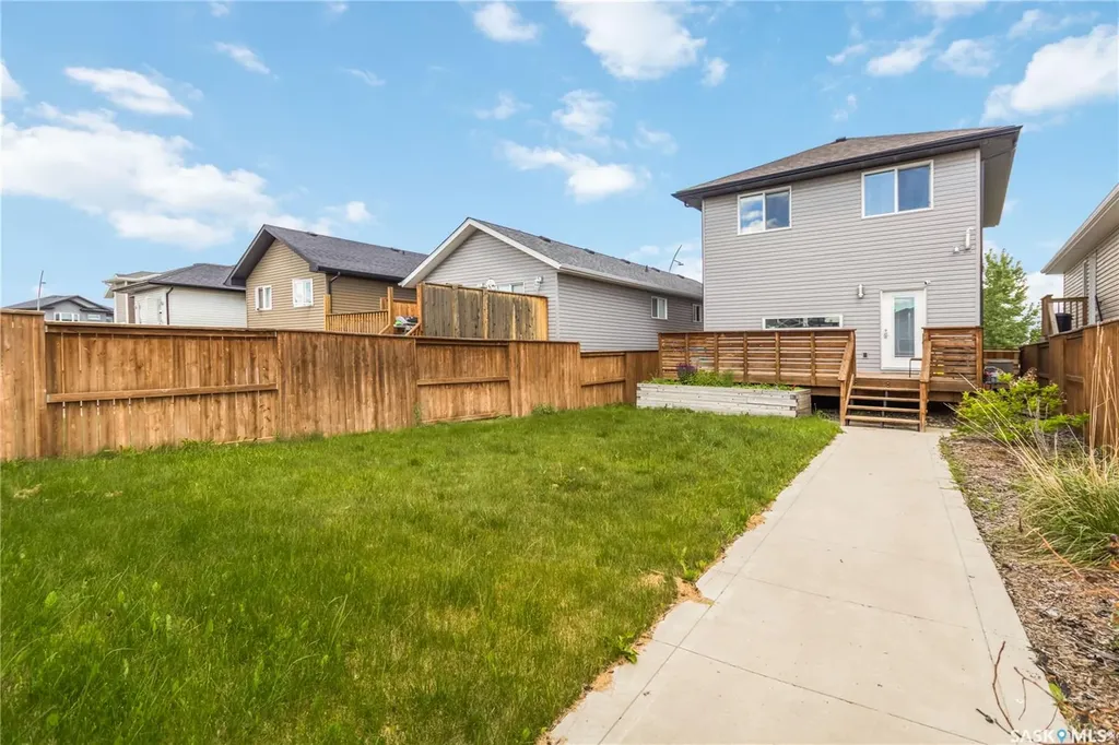527 Kloppenburg Crescent Saskatoon SK S7W 0P1