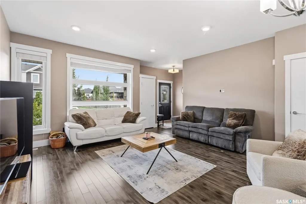 527 Kloppenburg Crescent Saskatoon SK S7W 0P1