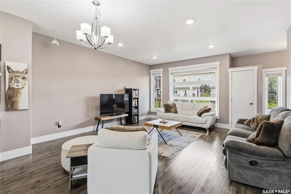 527 Kloppenburg Crescent Saskatoon SK S7W 0P1