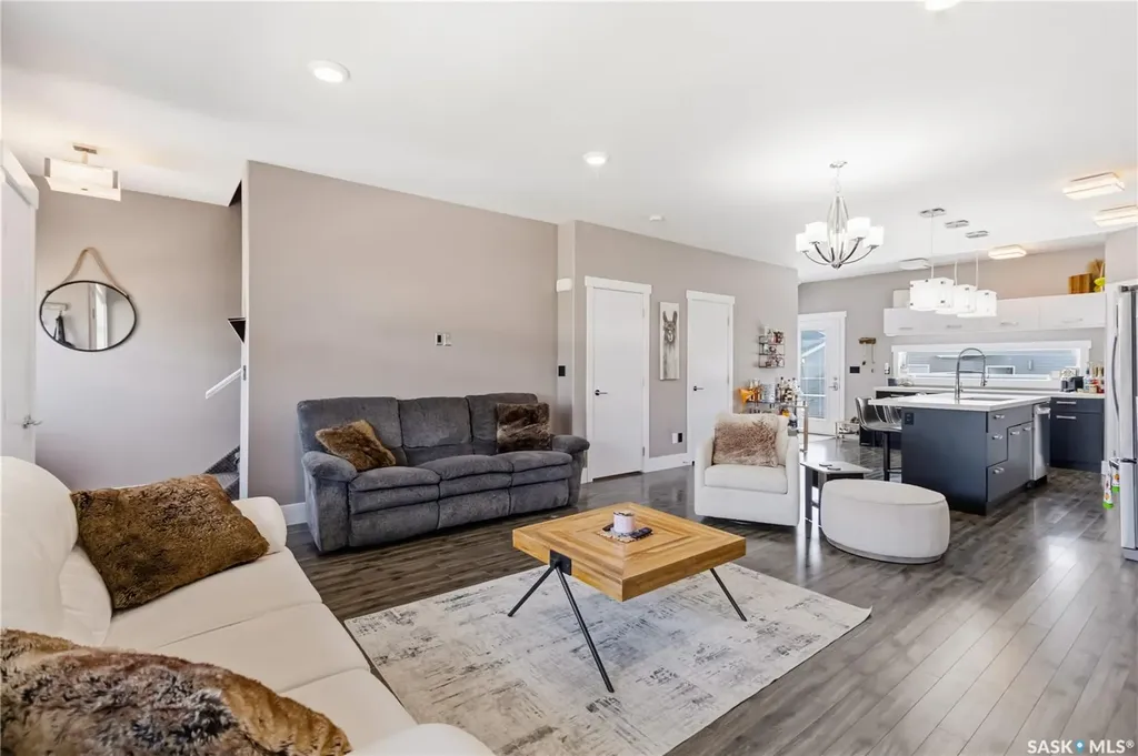 527 Kloppenburg Crescent Saskatoon SK S7W 0P1